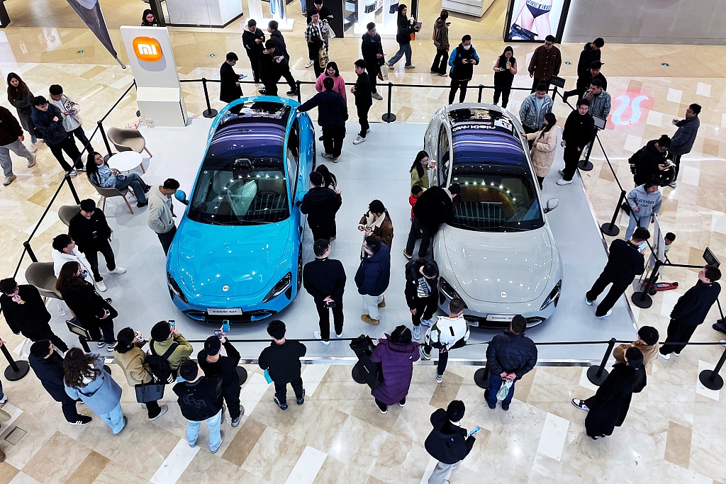 Visitors check out Xiaomi's SU7 EVs in an exhibition center in Nanjing City, east China's Jiangsu Province, March 26, 2024. /CFP