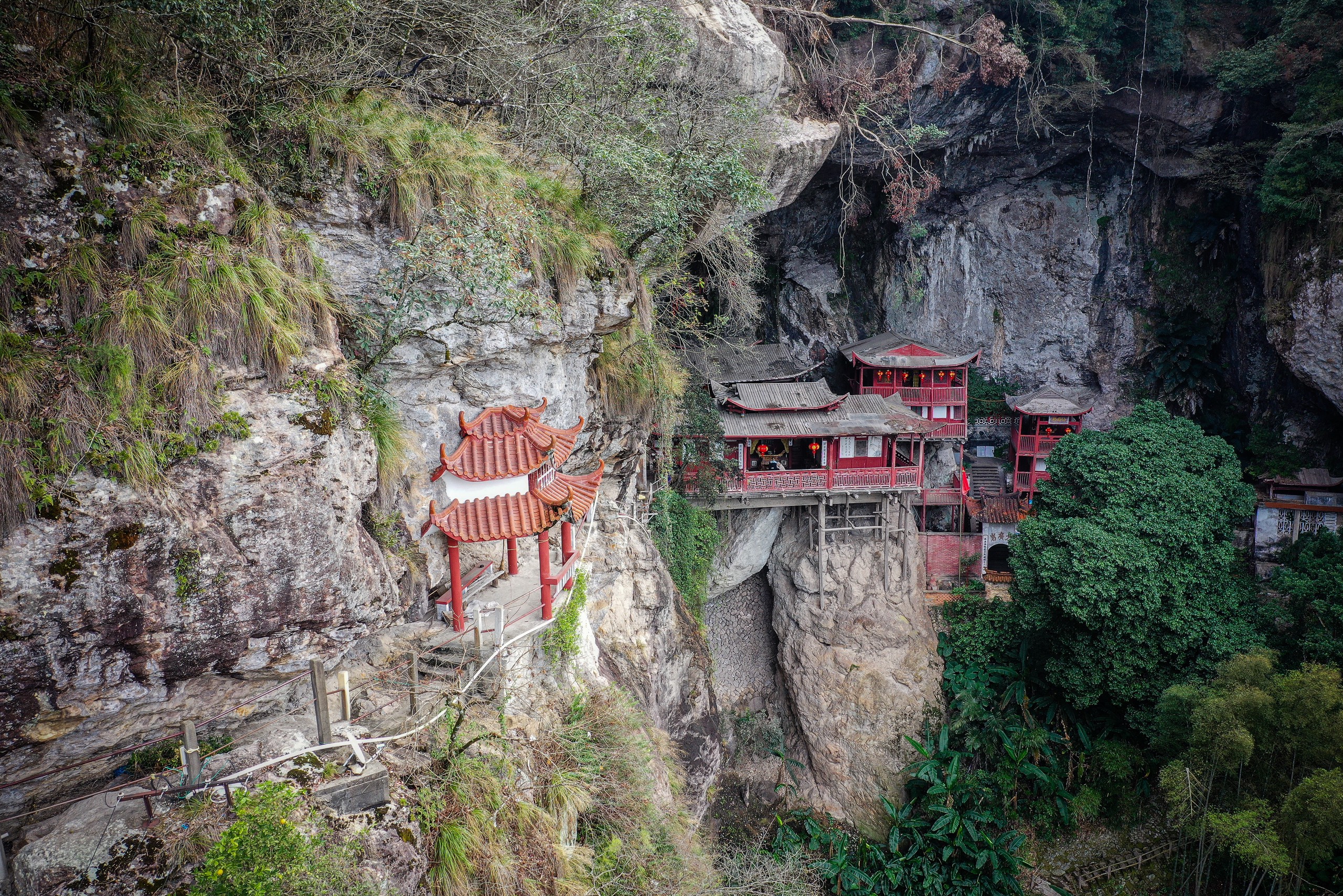 The Fangguang Temple perches on a cliff near the county of Yongtai, Fujian Province, shown in a picture taken on March 28, 2024. /IC 