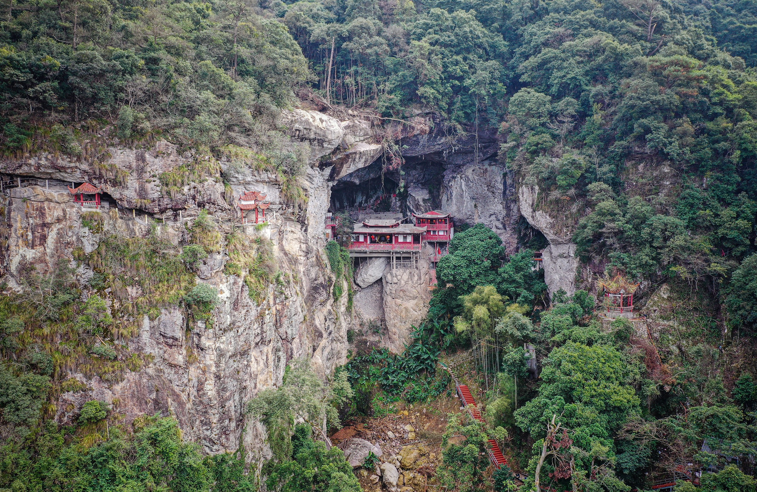 The Fangguang Temple perches on a cliff near the county of Yongtai, Fujian Province, shown in a picture taken on March 28, 2024. /IC 