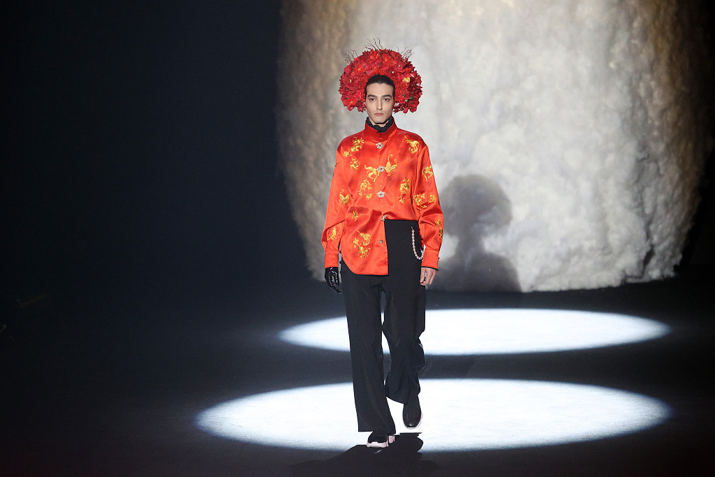 A model walks the runway at the Guaxin collection show by designer Yang Chunlin at the Autumn/Winter 2024 China Fashion Week in Beijing on March 29, 2024. /CFP