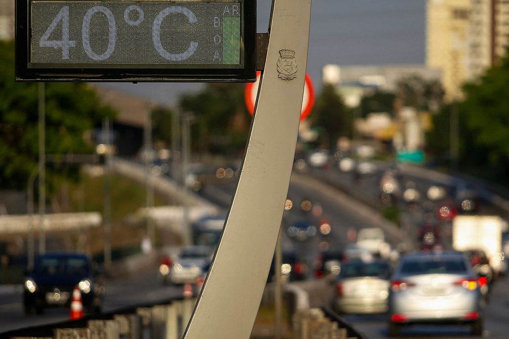 View of a street thermometer marking 40 degrees Celsius (104 F) in Sao Paulo city, Brazil on November 13, 2023. 2023 has been declared the hottest year on record by the World Meteorological Organization. /CFP