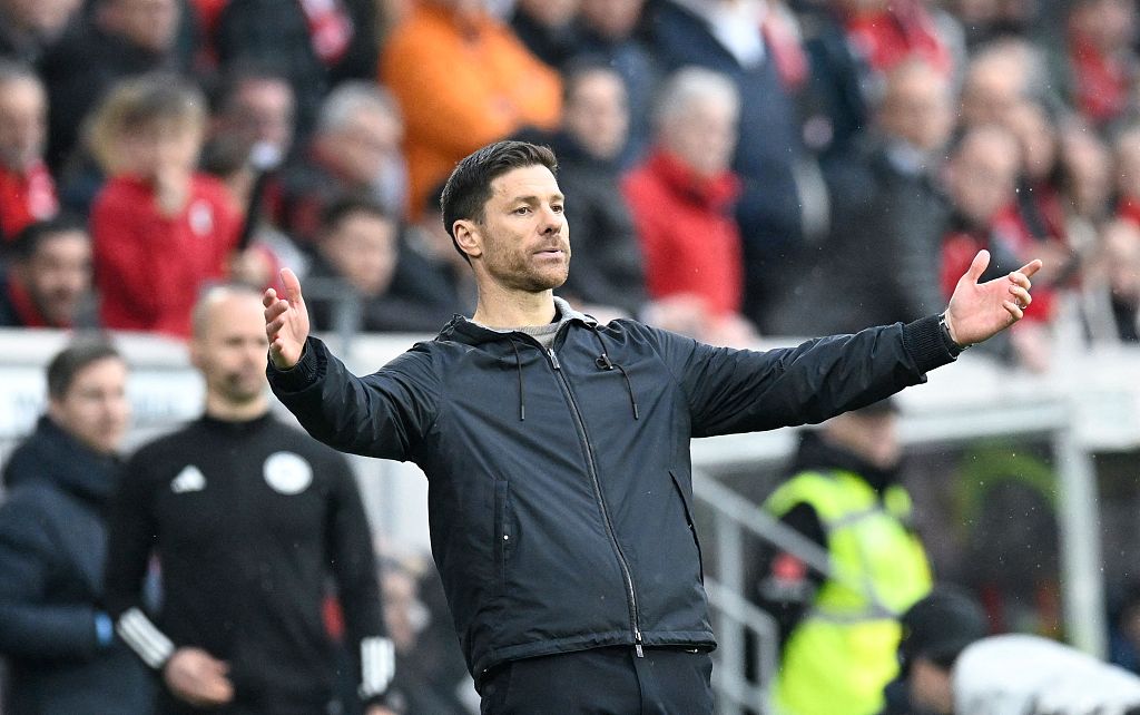Xabi Alonso, manager of Bayer Leverkusen, looks on during the Bundesliga game against Freiburg at the Europa-Park Stadium in Freiburg, Germany, March 17, 2024. /CFP