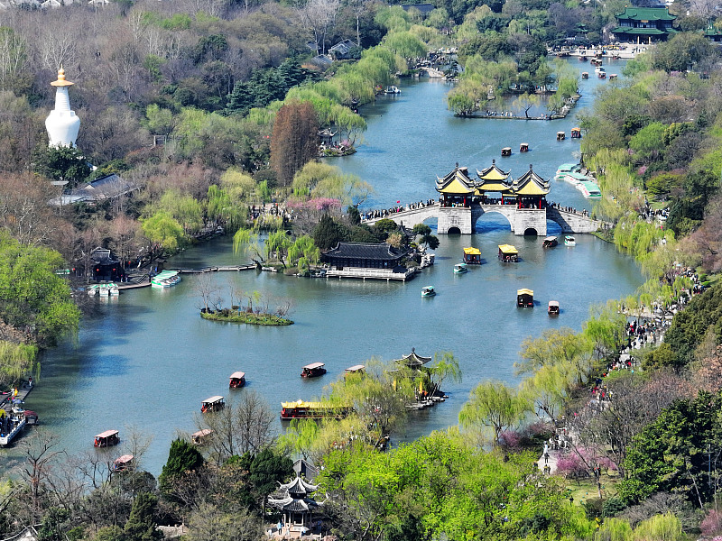 A panoramic view of Slender West Lake, Yangzhou City, Jiangsu Province. /CFP