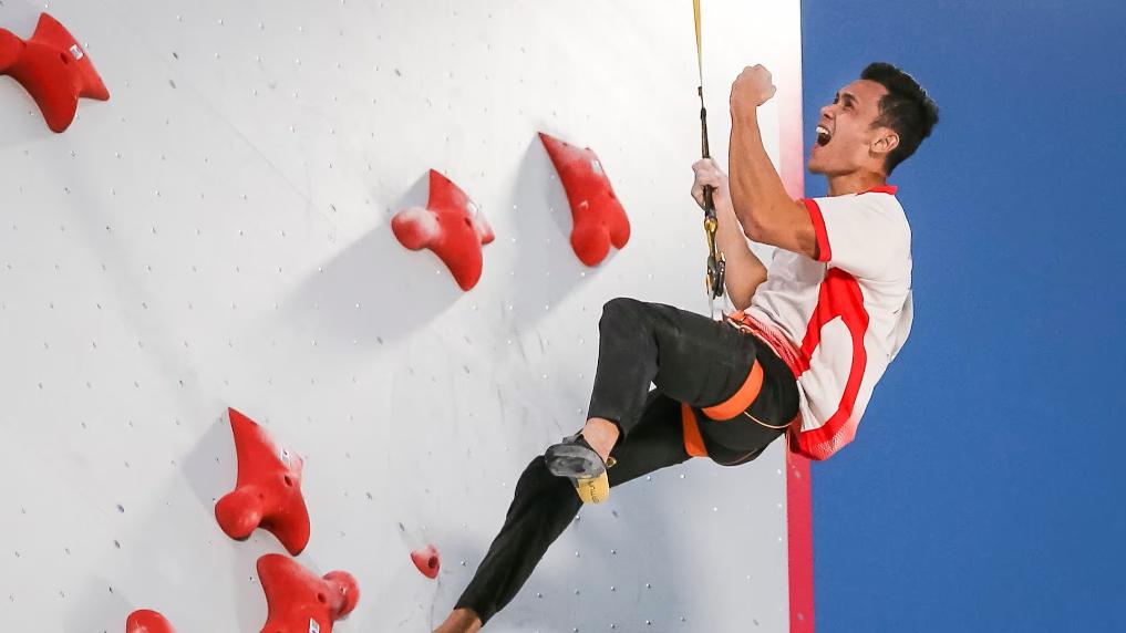 Veddriq Leonardo of Indonesia sets the speed climbing men's world record at 4.9 seconds in the Speed Climbing World Cup in Seoul, South Korea, April 28, 2023. /Xinhua