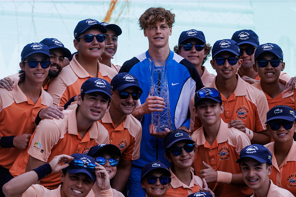 Jannik Sinner (C) poses with the ballboys after winning the men's final of the Miami Open at Hard Rock Stadium in Miami Gardens, Florida, U.S., March 31, 2024. /CFP