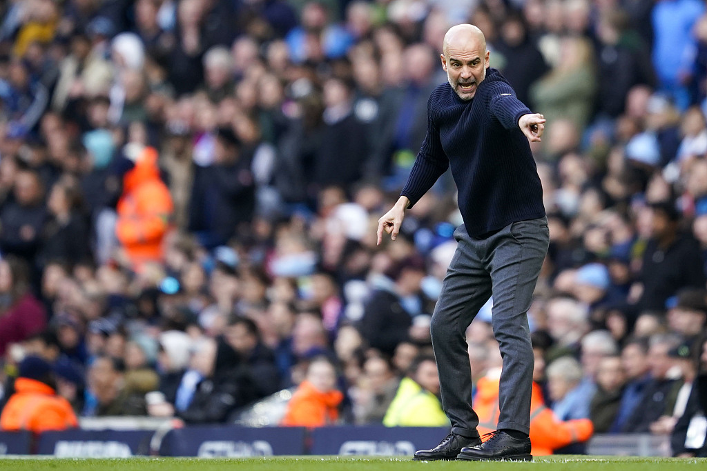 Manchester City manager Pep Guardiola gives instructions to his players during their Premier League clash with Arsenal at the Etihad Stadium in Manchester, England, March 31, 2024. /CFP