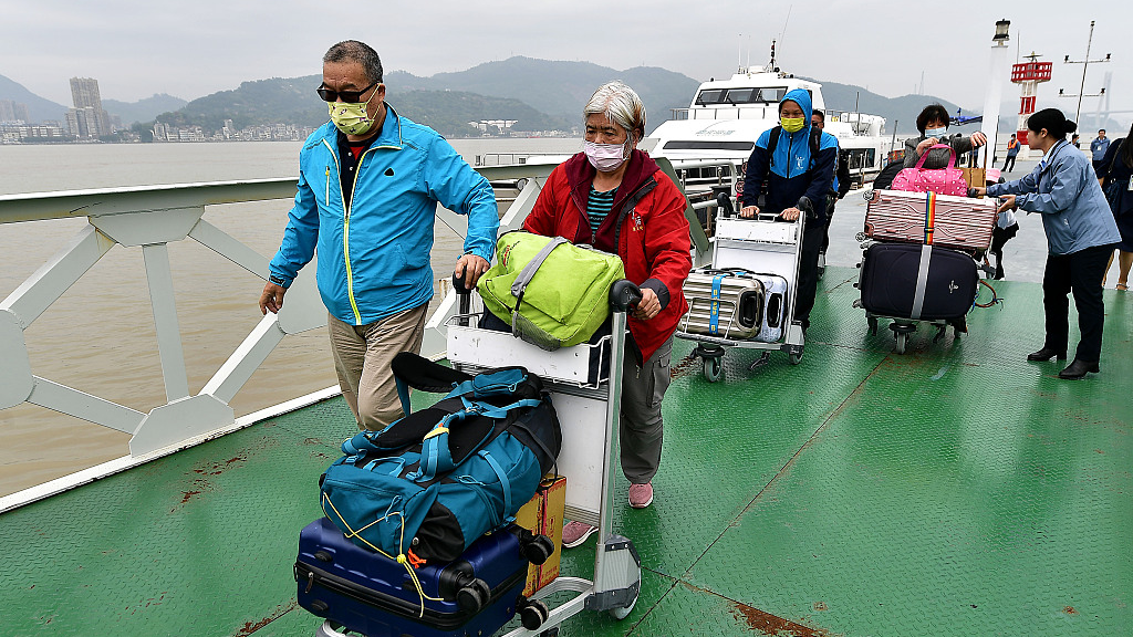 Taiwan residents arrive at a passenger terminal in Fuzhou, southeast China's Fujian Province, April 1, 2024. /CFP 