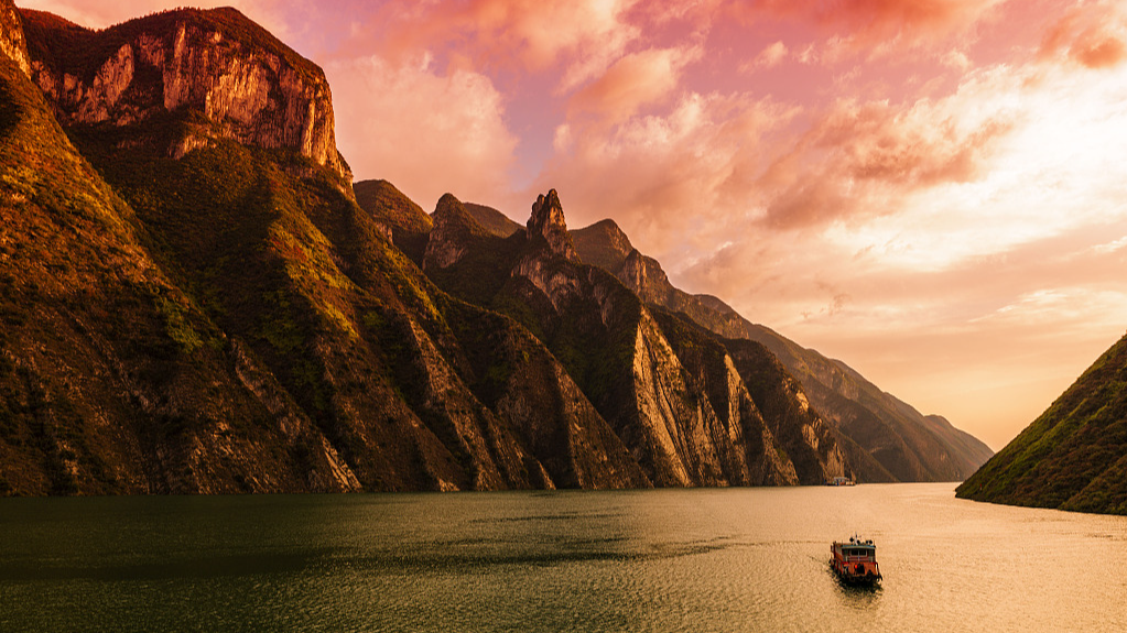 Scenery of Three Gorges on Yangtze River. /CFP