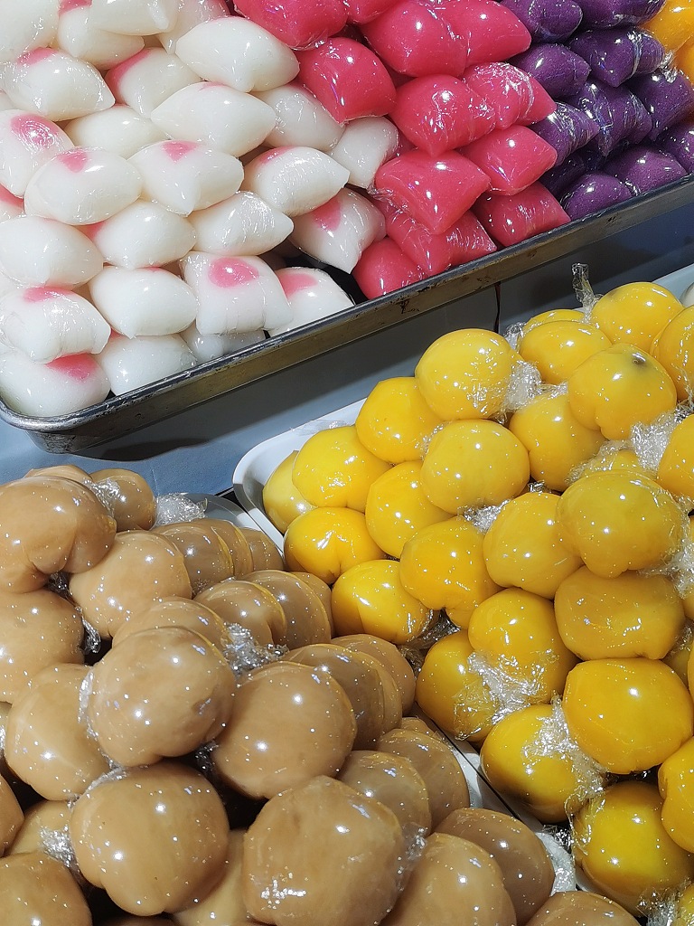 Colorful Qingtuan are on sale at a supermarket in Handan, Hebei Province on March 2, 2024. /CFP