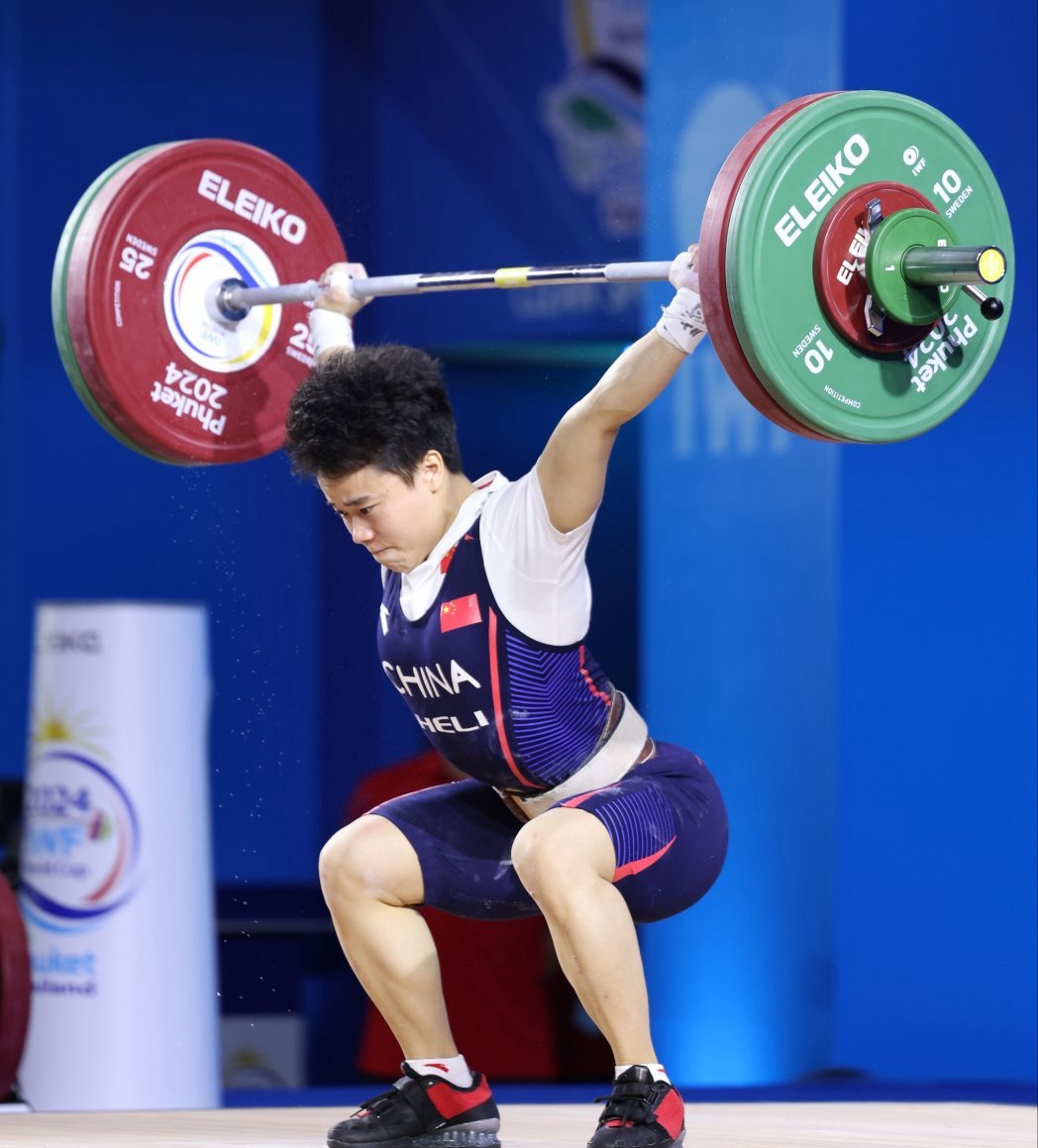 China's Hou Zhihui during the women's 49 kg final at the IWF World Cup in Phuket, Thailand, April 1, 2024. /CFP