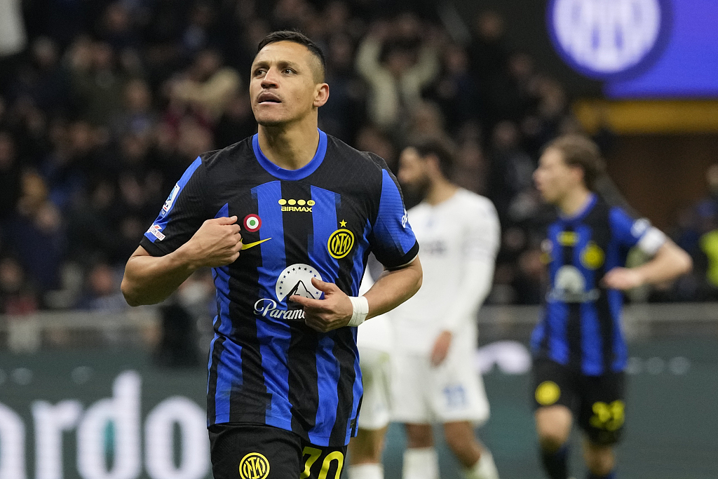 Inter Milan's Alexis Sanchez celebrates after scoring his side's second goal during their clash with Empoli at the San Siro Stadium in Milan, Italy, April 1, 2024. /CFP