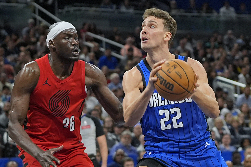 Franz Wagner (#22) of the Orlando Magic penetrates in the game against the Portland Trail Blazers at Amyway Center in Orlando, Florida, April 1, 2024. /CFP