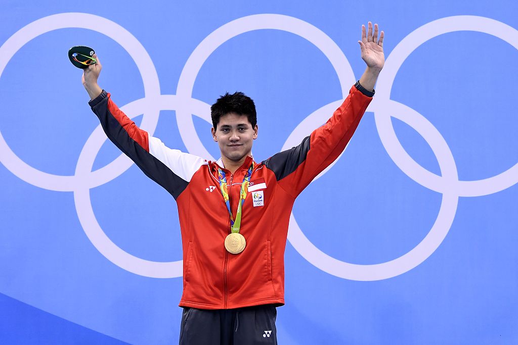 Joseph Schooling of Singapore wins the men's 100-meter butterfly gold medal of the Olympic Games at the Olympic Aquatics Stadium in Rio de Janeiro, Brazil, August 12, 2016. /CFP