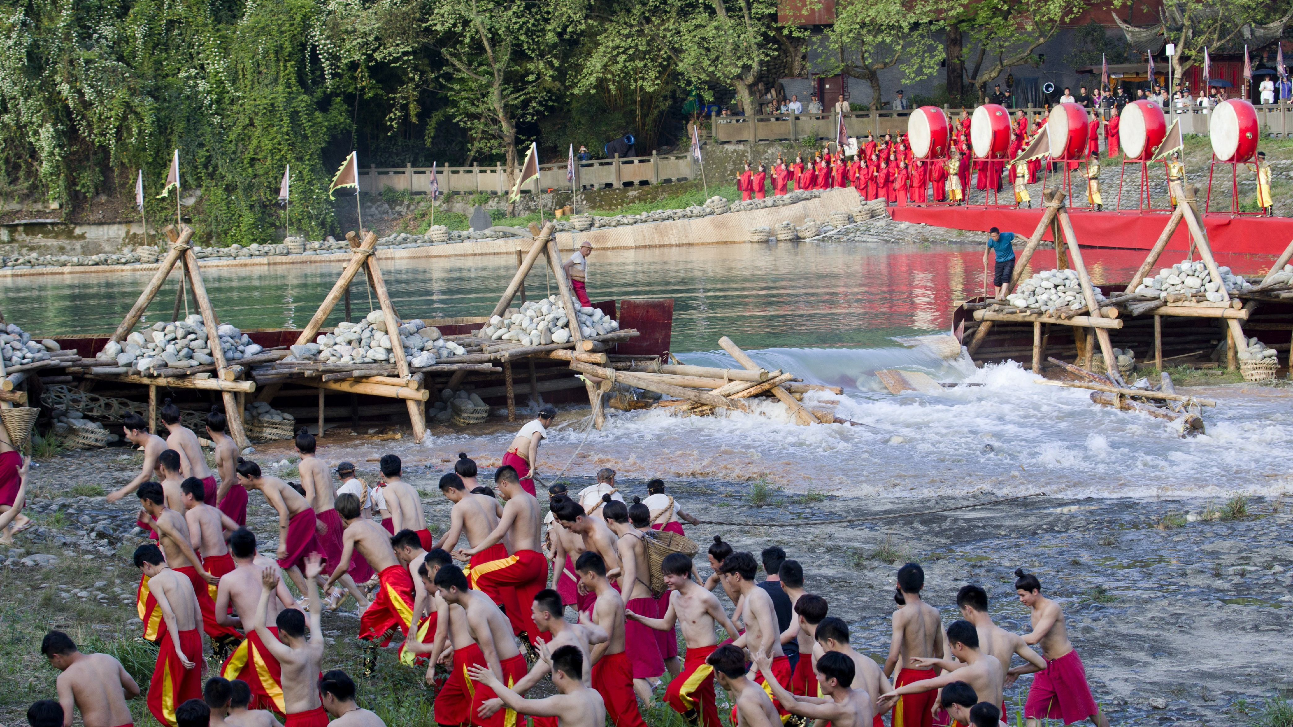 Live: Dujiangyan Water-Releasing Ceremony – A Dive into Unique Traditional Culture