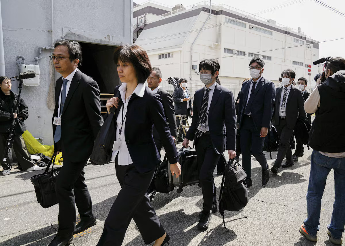 Japanese Health Ministry officials head to search a Kobayashi Pharmaceutical factory in Osaka, Japan, March 30, 2024. /Reuters