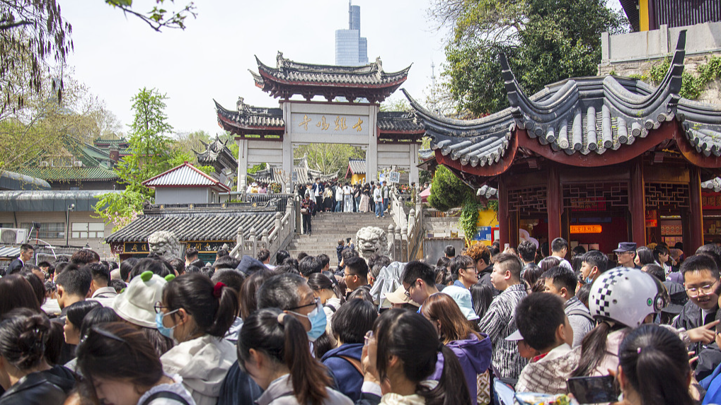 Tourists at Jiming Temple in Nanjing City, east China's Jiangsu Province, April 4, 2024. /CFP