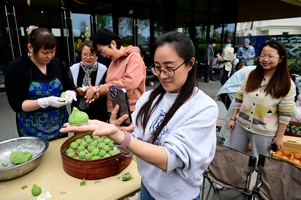 People are spotted making qingtuan during Qingming Festival celebrations on April 4, 2024 in Jiaxing, Zhejiang Province. /CFP