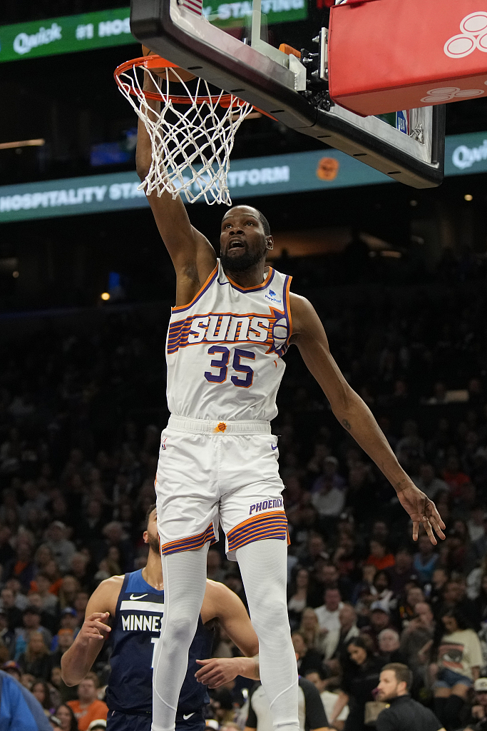 Kevin Durant of the Phoenix Suns dunks in the game against the Minnesota Timberwolves at Footprint Center in Phoenix, Arizona, April 5, 2024. /CFP