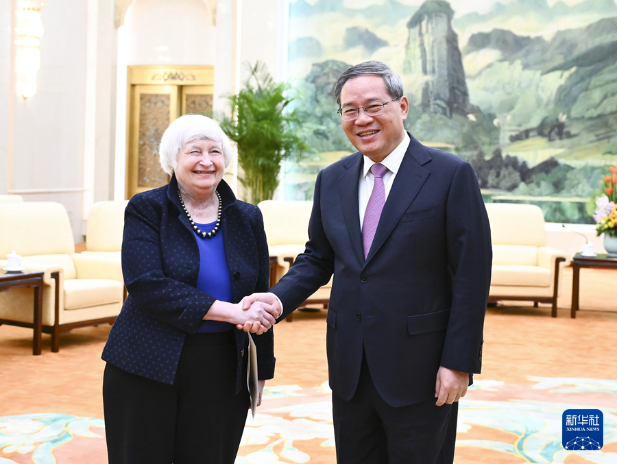 Chinese Premier Li Qiang (R) shakes hands with U.S. Treasury Secretary Janet Yellen in Beijing, China, April 7, 2024. /Xinhua