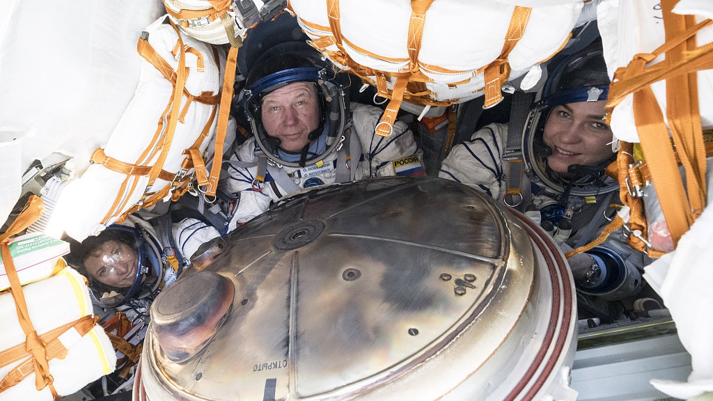 NASA's Loral O'Hara (L), Russia's Oleg Novitsky (C) and Belarusian spaceflight participant Marina Vasilevskaya inside the Soyuz MS-24 spacecraft after they landed in a remote area near the town of Dzhezkazgan, Kazakhstan, April 6, 2024. /CFP