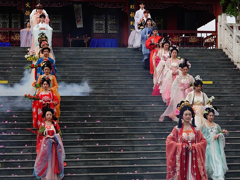 Hanfu enthusiasts dressed in traditional Chinese attire participate in the Third Flower Cultural Festival in Yichang, Hubei Province, April 6, 2024. /CFP