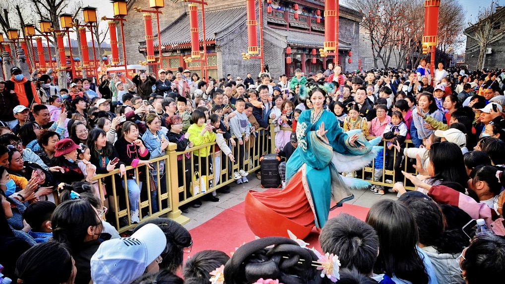 A photo taken on April 5, 2024, shows a folk artist performing in Tangshan, Hebei Province. /CFP