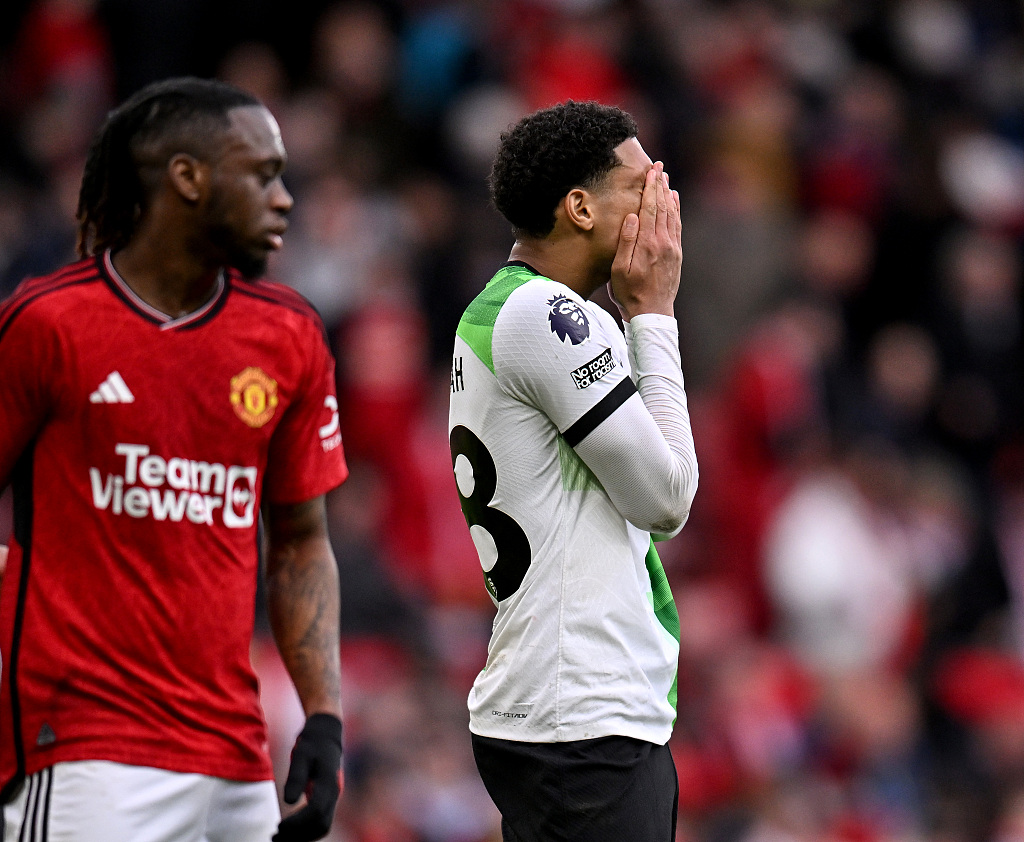 Jarell Quansah (R) of Liverpool dejected at the end of their Premier League clash with Manchester United at Old Trafford in Manchester, England, April 7, 2024. /CFP