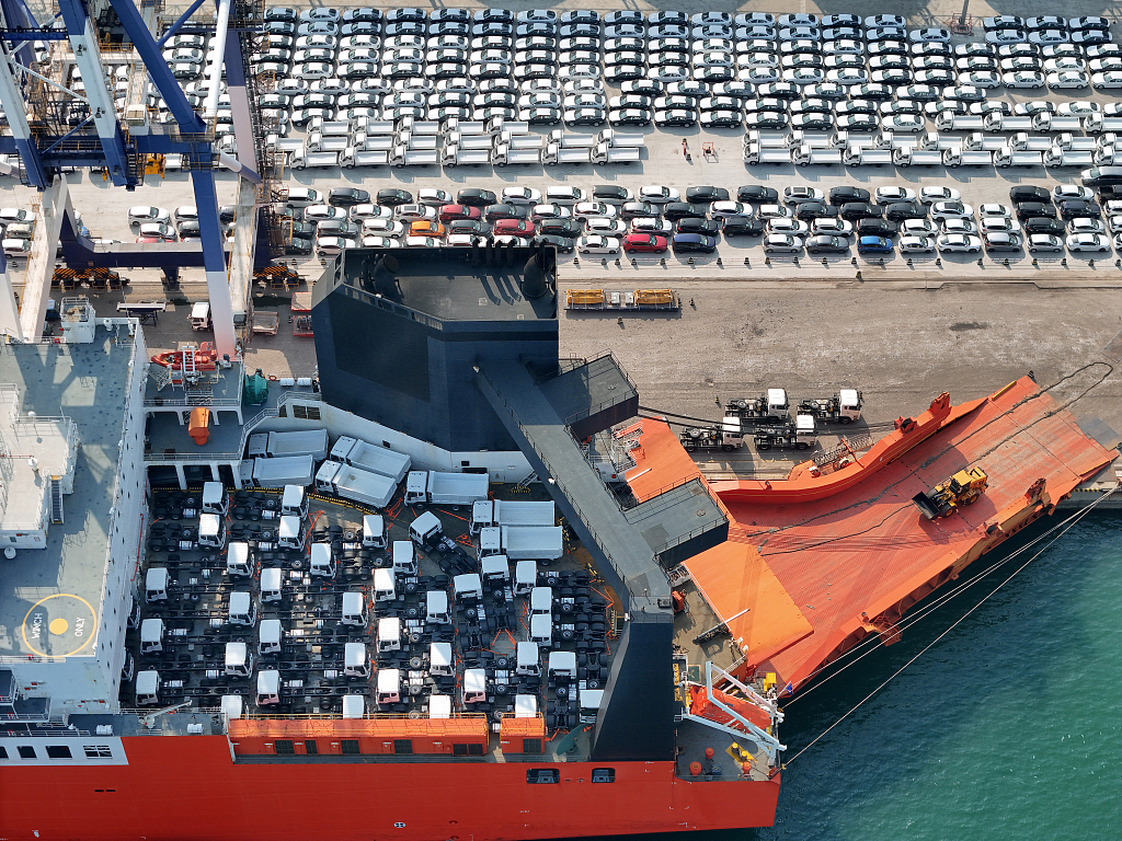A large number of domestically produced automobiles gather at Yantai Port, Shandong Province, waiting for export on April 5, 2024. /CFP