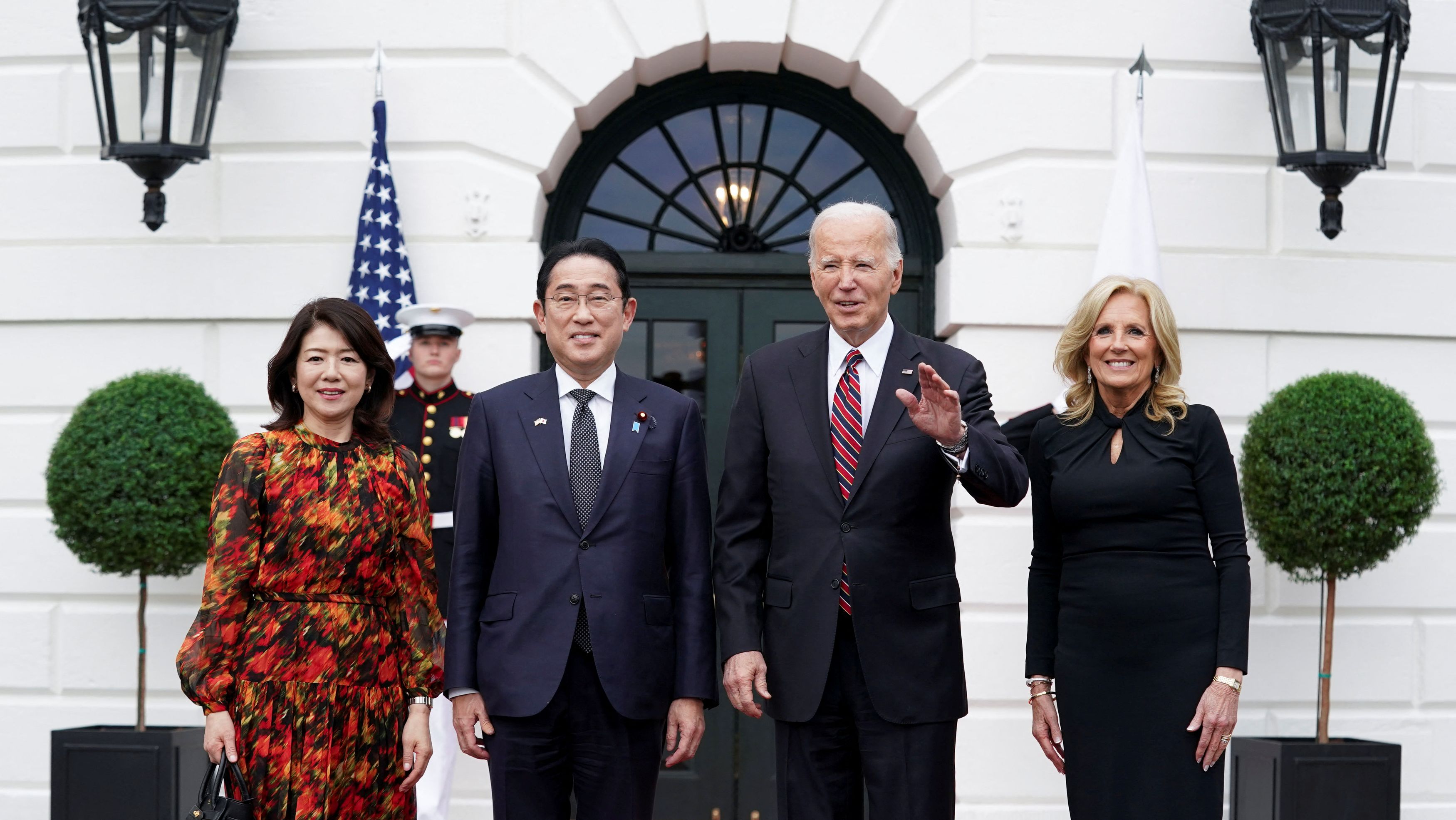 U.S. President Joe Biden and first lady Jill Biden pose for a picture as they welcome Japanese Prime Minister Fumio Kishida at the start of their state visit to Washington, U.S., April 9, 2024. /Reuters