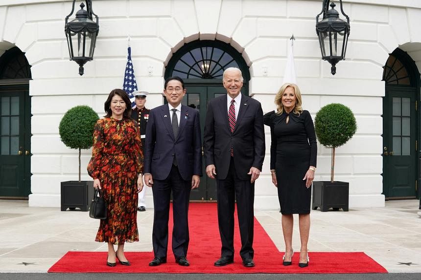 U.S. President Joe Biden and first lady Jill Biden welcome Japanese Prime Minister Fumio Kishida and his wife Yuko Kishida to the White House at the start of their state visit to Washington, April 9, 2024. /Reuters