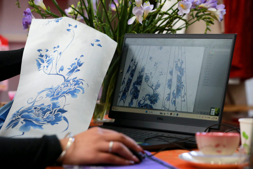 A designer draws horse-face skirt patterns in Caoxian County, Shandong Province on March 4, 2024. /CFP