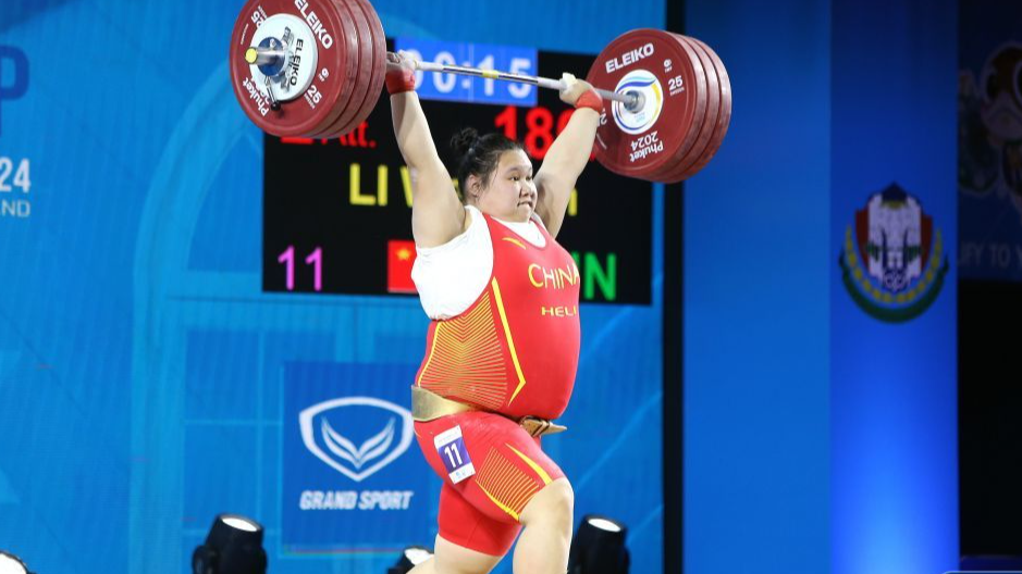 Li Wenwen in action during the women's +87 kg category final at the IWF World Cup in Phuket, Thailand, April 10, 2024. /Xinhua
