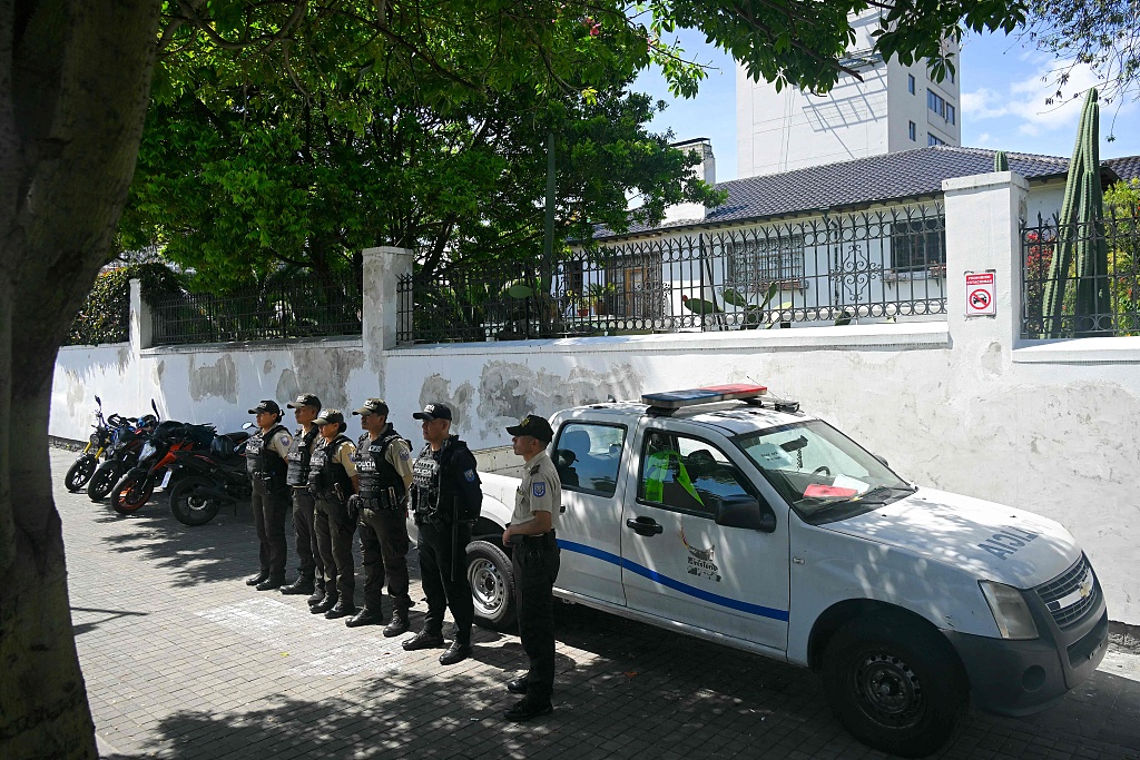 Police guard the Mexican embassy in Quito, Ecuador, April 8, 2024. /CFP