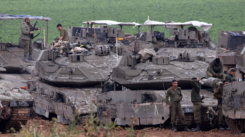 Israeli troops stand around their tanks in an area along the border with the Gaza Strip in southern Israel, April 10, 2024. /CFP