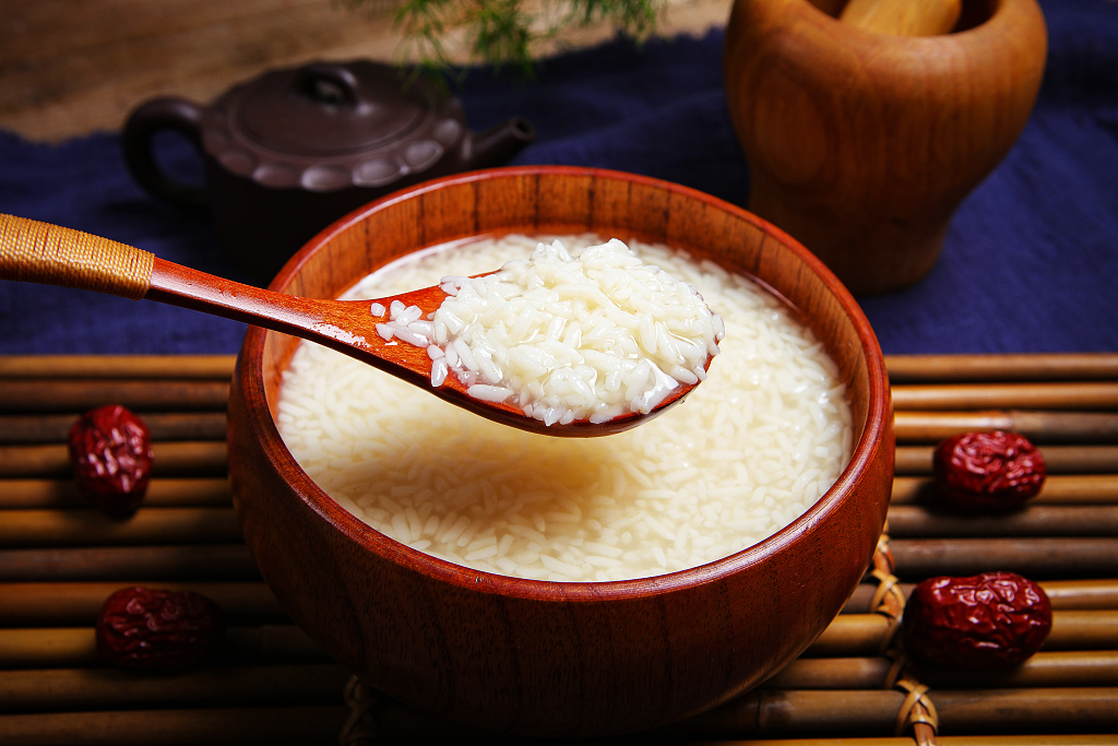 A bowl of sweet fermented rice is seen on a table. /CFP