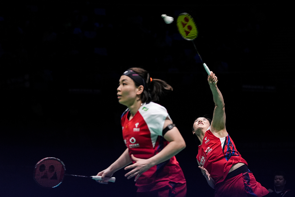 Chen Qingchen (L) and Jia Yifan of China in action during the Badminton Asia Championships women's doubles quarter-final in Ningbo, China, April 12, 2024. /CFP