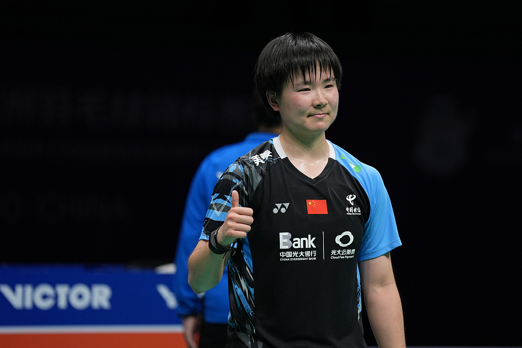 He Bingjiao of China gives a thumbs-up after defeating An Se-young of South Korea (not pictured) during the Badminton Asia Championships in Ningbo, China, April 12, 2024. /CFP 