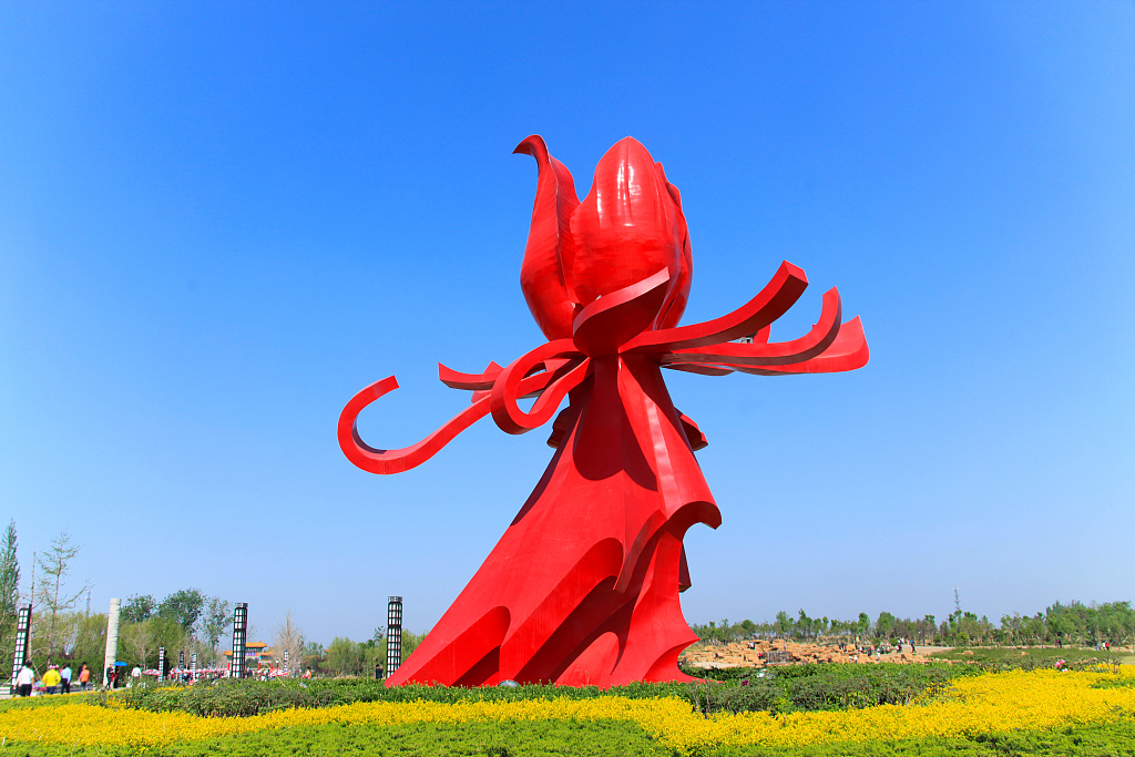 The peony statue at Caozhou Peony Garden in Heze, east China's Shandong Province. /CFP