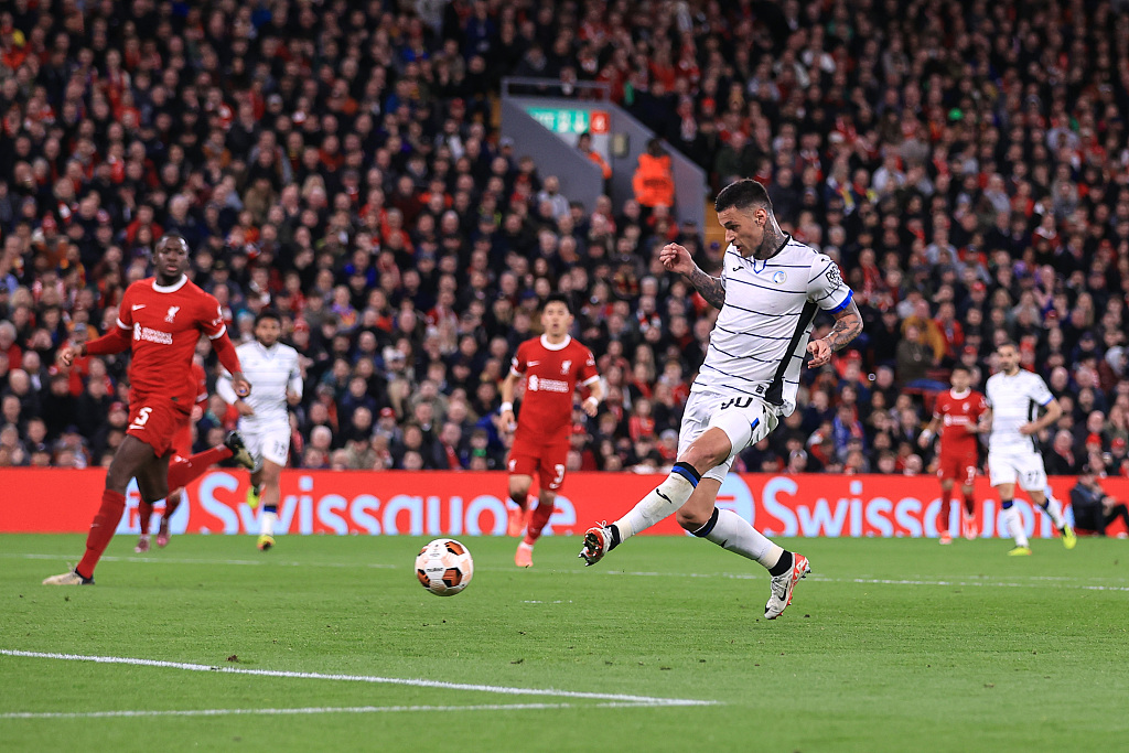 Gianluca Scamacca of Atalanta scores their second goal during their Europa League clash with Liverpool, at the Anfield stadium in Liverpool, England, April 11, 2024. /CFP