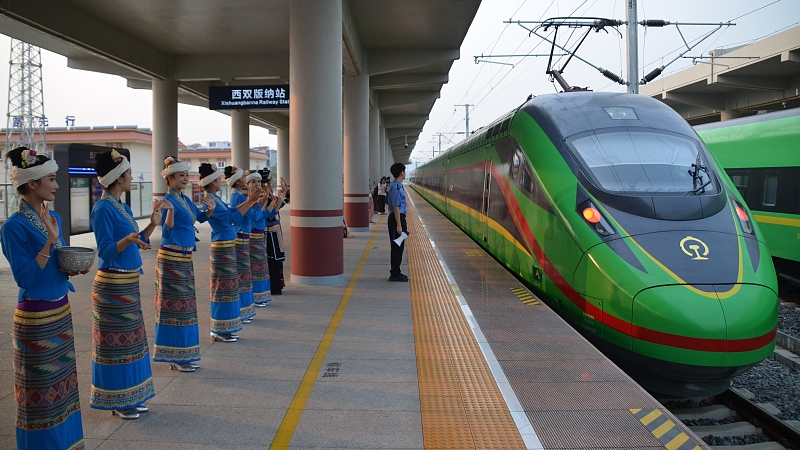 First train between Xishuangbanna of China and Luang Prabang of Laos departures from Xishuangbanna, Yunnan Province, April 13, 2024. /CFP
