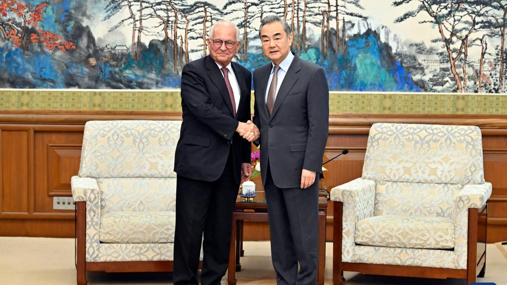 Chinese Foreign Minister Wang Yi (R), also a member of the Political Bureau of the Communist Party of China Central Committee, meets with Wolfgang Ischinger, chairman of the Munich Security Conference Foundation, in Beijing, China, April 12, 2024. /Xinhua