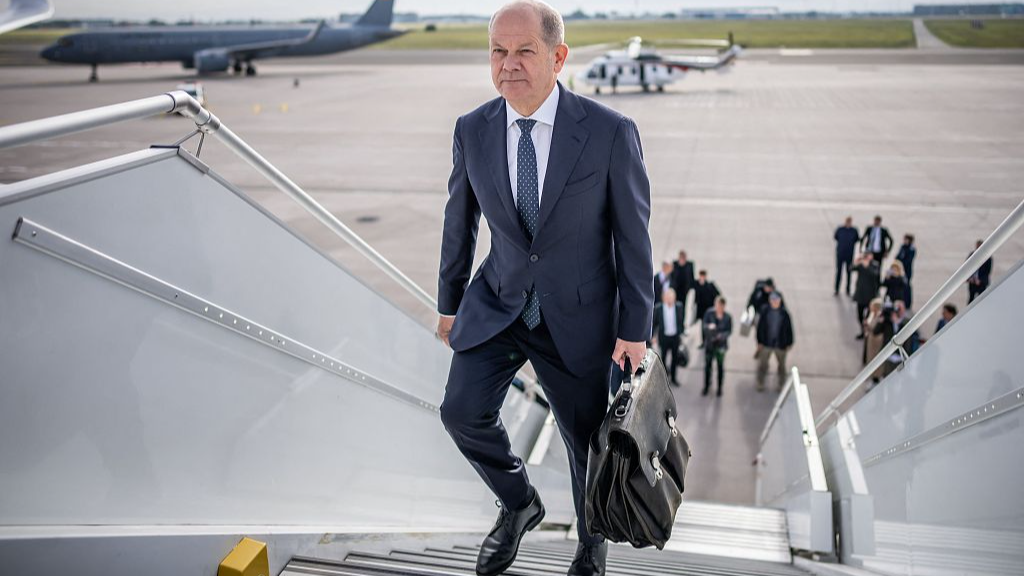 German Chancellor Olaf Scholz boards his plane at the Berlin Brandenburg Airport in Schoenefeld near Berlin, Germany, October 17, 2023. /CFP
