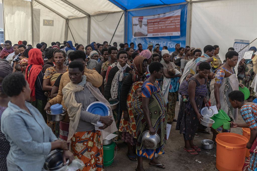 Refugees from the DRC wait to receive lunch at the Nkamira Transit Center in Rubavu, Rwanda, March 26, 2024. /CFP