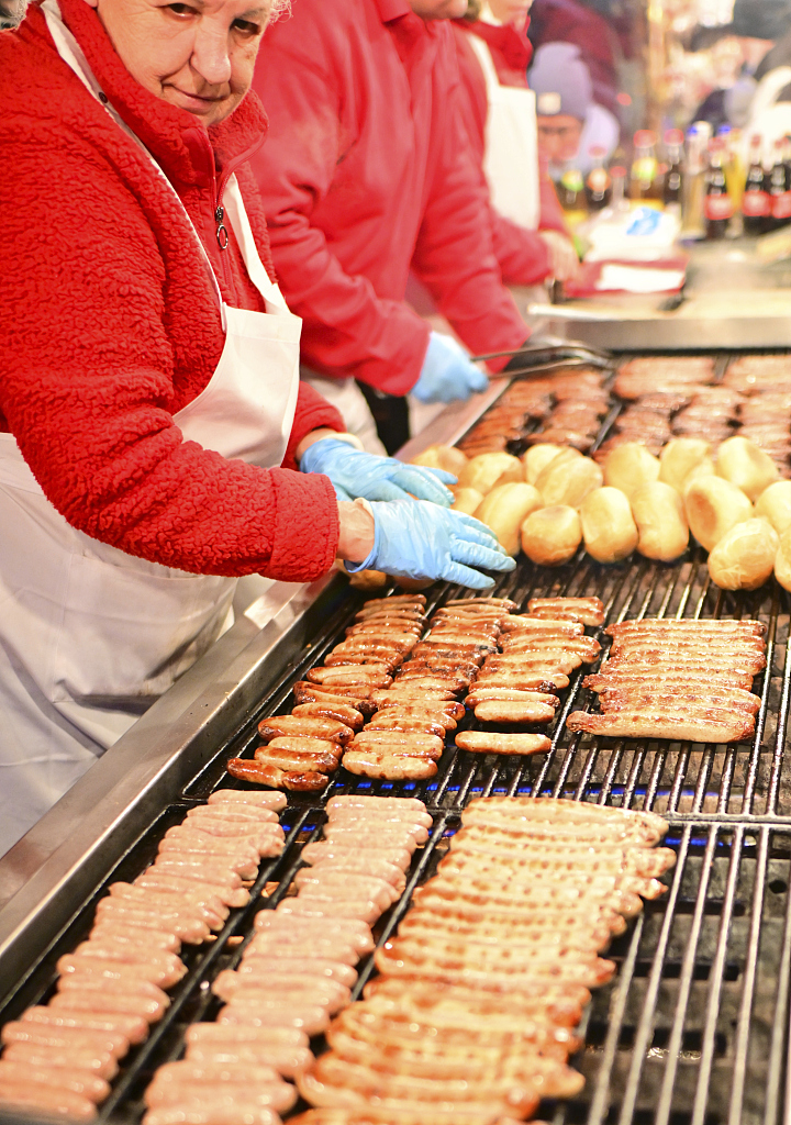 Various types of sausages are seen on sale at the Nuremberg Christkindlesmarkt in Bavaria, Germany. /CFP