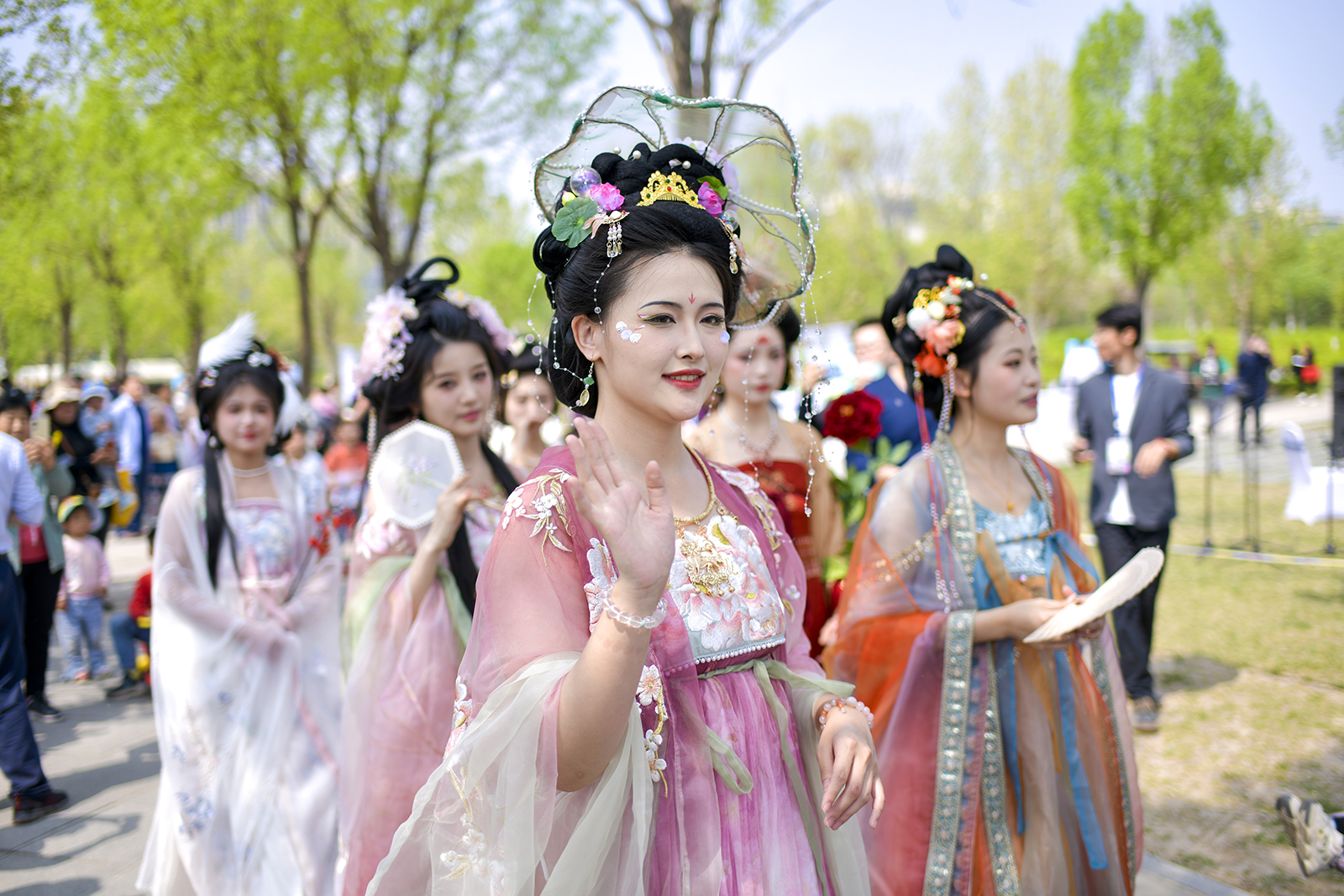 Young women dressed in hanfu to portray the legendary 