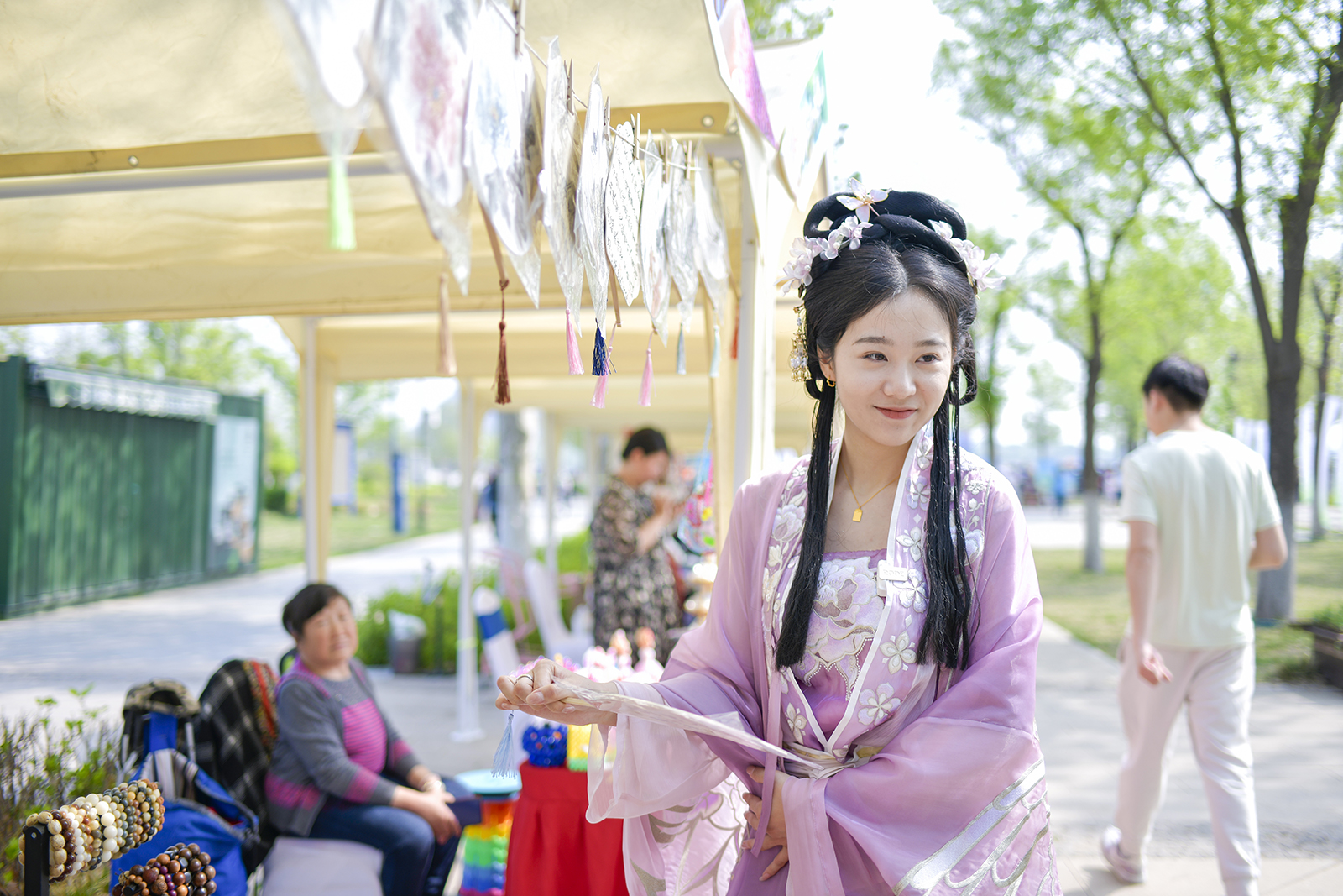 A young woman dressed in traditional Chinese costumes poses for a photo during the celebrations for the Shangsi Festival at a wetland park in Jinan, Shandong Province on April 13, 2024. /IC