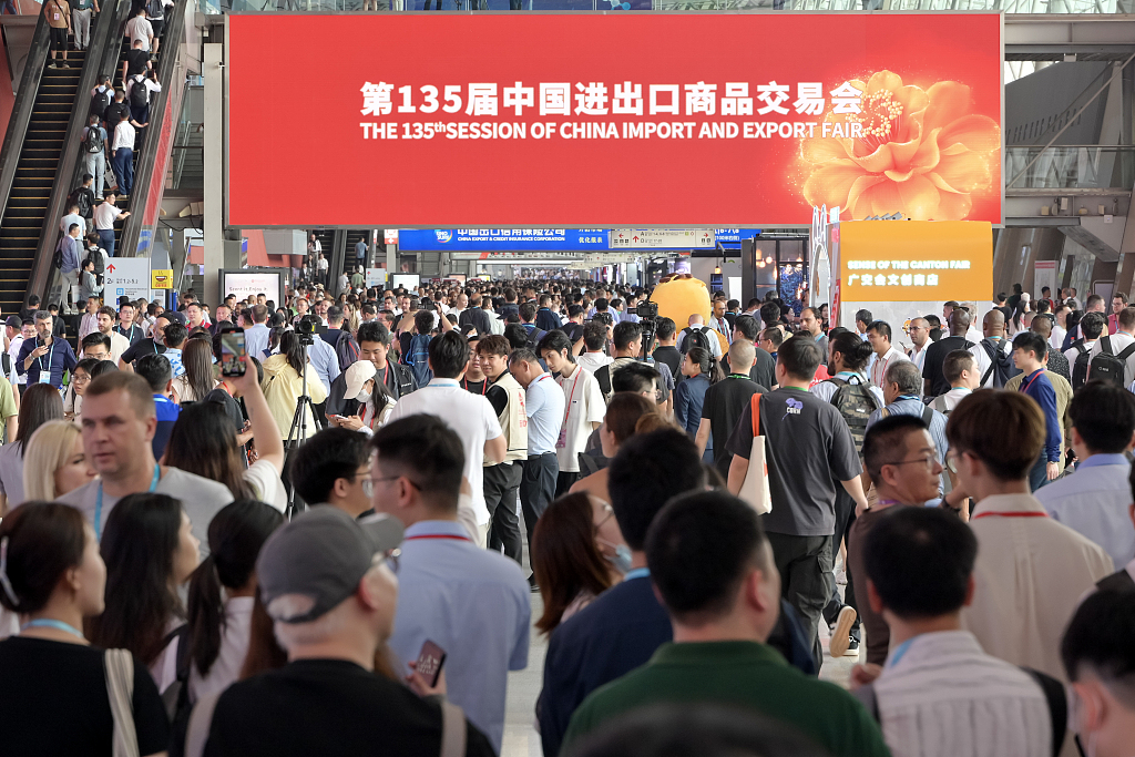 The large number of visitors at the exhibition area of the 135th China Import and Export Fair in Guangzhou, China, April 15, 2024. /CFP