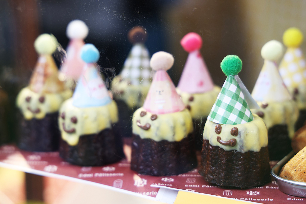 Various kinds of desserts are on display during the Sugar Rush Festival at the Bund in Shanghai on April 13, 2024. /CFP