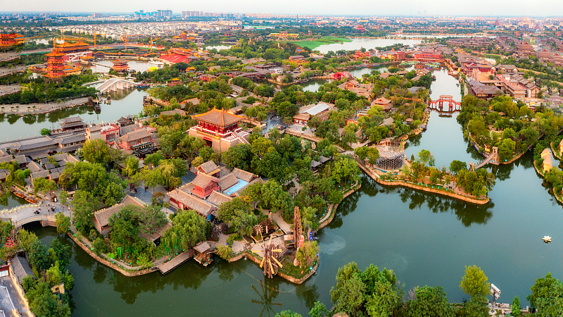 A panoramic view of Millennium City Park, Kaifeng City, Henan Province /CFP
