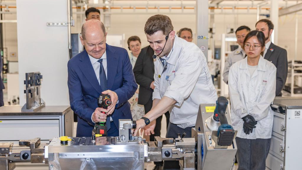 Federal Chancellor of Germany Olaf Scholz visits Bosch Hydrogen Powertrain Systems (Chongqing) Co., Ltd. in Jiulongpo District of southwest China's Chongqing Municipality, April 14, 2024. /Xinhua